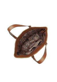 Sac fourre-tout en cuir fauve et paille tissée avec un intérieur présentant un motif floral, une poche zippée et des bretelles robustes.