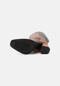 RAID ORLIE - Bottes - brown