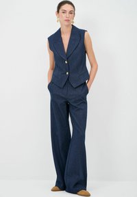 adL WITH FLOTILLA - Väst - navy blue