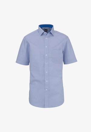 Camicia azzurra a maniche corte con bottoni, motivo sottile, colletto appuntito e taschino sul petto, mostrata su uno sfondo bianco uniforme.