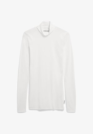 Weißes Langarm-Turtleneck-Shirt aus glattem Stoff. Verfügt über einen hohen Kragen und ein Etikett am Saum, das ein sauberes und minimalistische Design beibehält.
