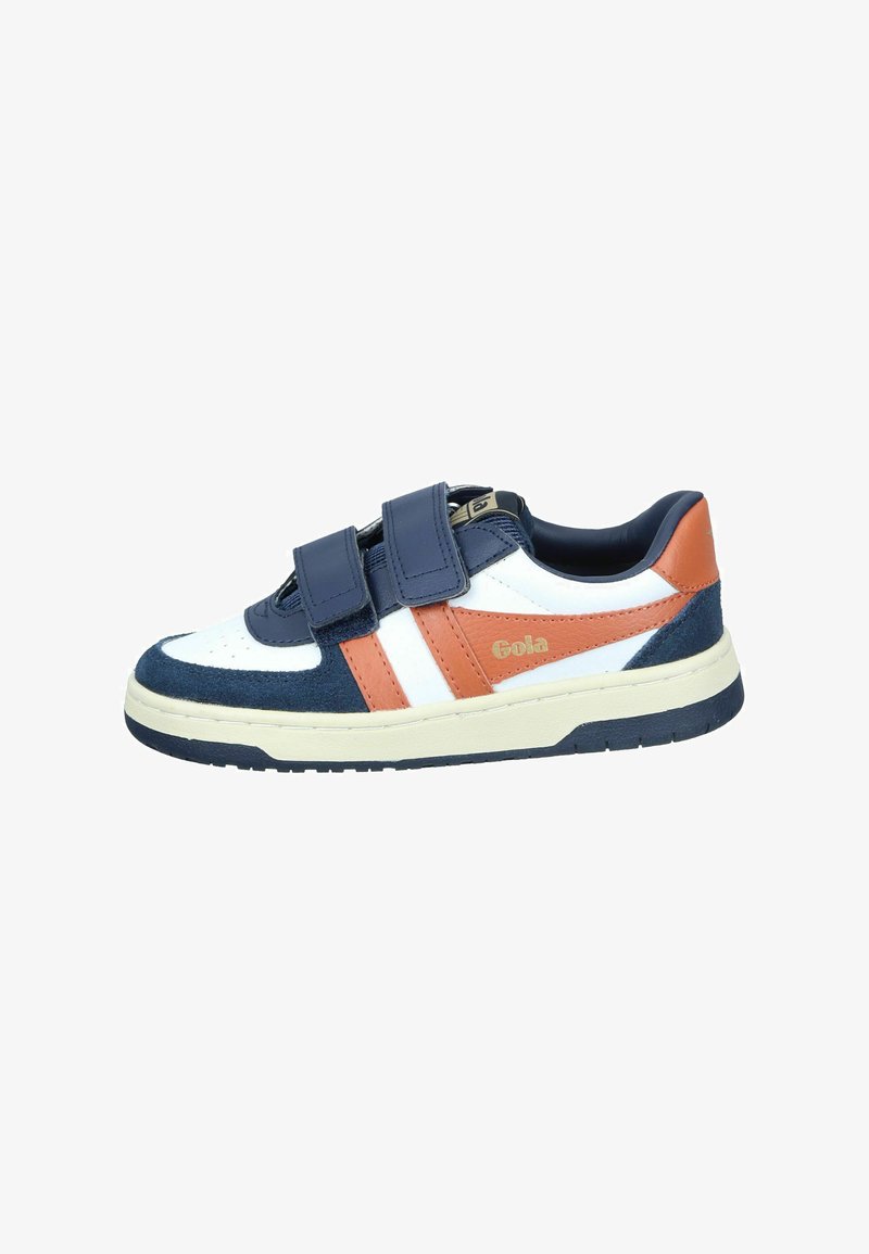 Marineblauwe en witte sneaker met oranje accenten. Heeft twee verstelbare banden en een textured suède afwerking op het bovenwerk. Rubberen zool.