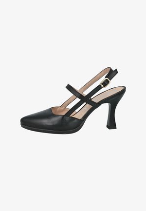 Zapato de piel negro con tacón alto y tira trasera abierta, puntera puntiaguda, dos tiras en la parte superior y una pequeña hebilla dorada en la correa del tobillo.