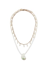Biała naszyjnik z koralików z dodatkami złotego łańcuszka i środkową spiralną muszlą. Zawiera delikatne białe koraliki oraz małe złote ogniwa.