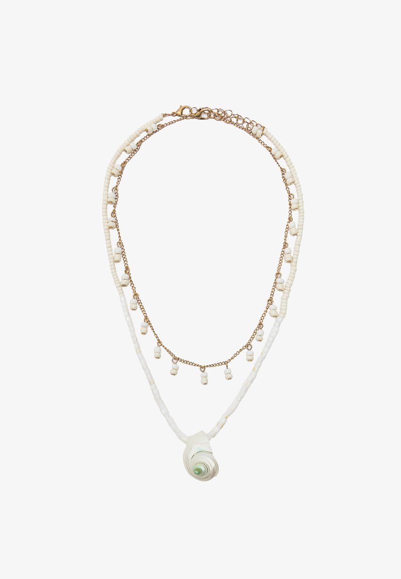 Biała naszyjnik z koralików z dodatkami złotego łańcuszka i środkową spiralną muszlą. Zawiera delikatne białe koraliki oraz małe złote ogniwa.