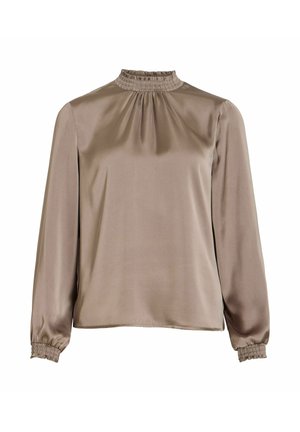 Taupe sateng bluse med lange ermer, rynket høy hals med elastiske mansjetter, løs passform, glatter tekstur, ingen mønstre eller pynt.