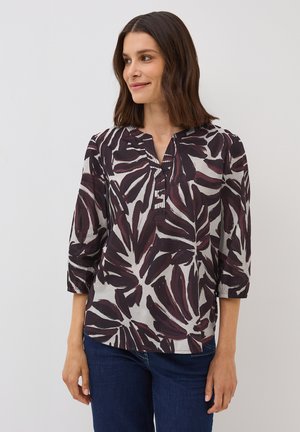 Leichte, langärmlige Bluse in Creme mit großem, dunkelburgunderfarbenem Blattdruck, mit einem Schlitz-Ausschnitt und Knopfdetails an der Vorderseite.
