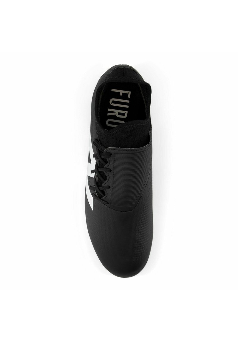 Scarpa da calcio nera con parte superiore testurizzata, con accenti e lacci bianchi. L'interno mostra il testo del marchio e la punta è arrotondata.