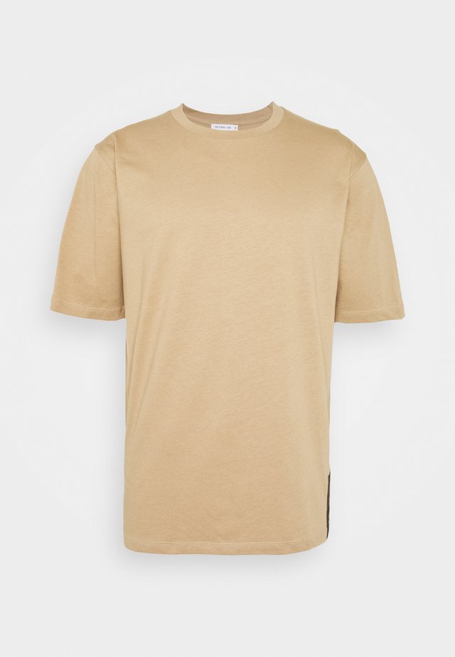PRO - Print T-shirt - tiger eye