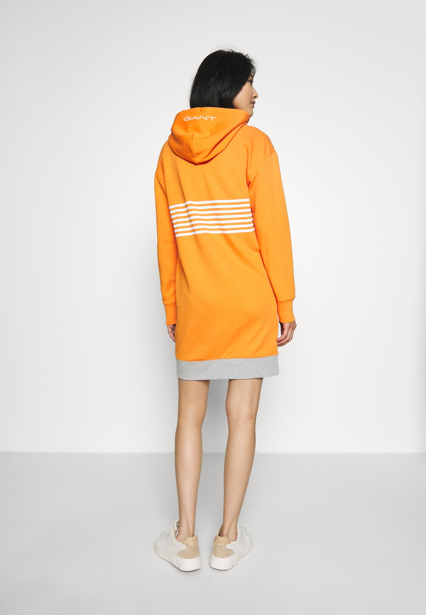 GANT STRIPE HOODIE DRESS Vardagsklänning amberglow GANT STRIPE HOODIE DRESS Vardagsklänning amberglow