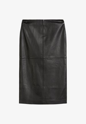 Schwarzer Lederbleistiftrock mit glatter Textur, geradem Schnitt und Nähten, die ihn in vier Abschnitte unterteilen. Mid-Calf-Länge.
