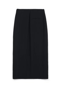 Jupe noire mi-longue avec un design plissé, texture lisse et une poche arrière discrète. Fini avec une ceinture propre.