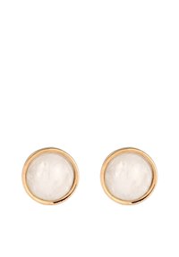 Boucles d'oreilles en métal doré avec des centres en pierres claires rondes, texture lisse et design minimaliste. Chaque boucle d'oreille présente une finition polie.