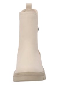 Botín de tobillo en crema para mujer, fabricado en material sintético, con textura suave, puntera redondeada y una cinta en la parte trasera para facilitar su puesta.