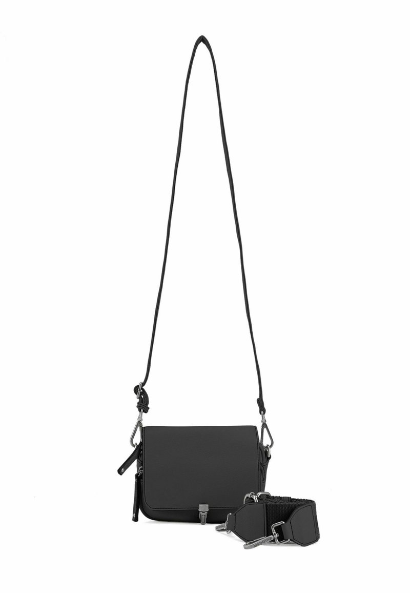 Borsa a tracolla nera realizzata in materiale sintetico liscio. Presenta una chiusura a patta magnetica, accessori in argento e una tracolla staccabile con possibilità di regolazione.