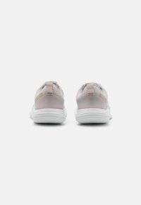 Nike Performance FLEX EXPERIENCE RUN 12 - Träningsskor - light iron/ore metallic/gold grain/ white