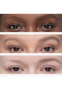 Drie close-up afbeeldingen van ogen. Boven: donkerbruin, licht gekrulde wimpers. Midden: middengroen, lange wimpers. Onder: lichtbruin, korte wimpers.