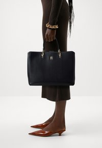 Tommy Hilfiger - REFINED WORKBAG - Håndveske - black Miniatyrbilde 1