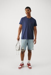 Abercrombie & Fitch ICON CREW TEE 3 PACK  - Tricou basic - black/light blue/dark blue