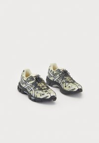 ASICS SportStyle GEL CUMULUS 16 SSCB SIGNATURE SERIES CECILIE BAHNSEN UNISEX - Tenisice - ivory/black