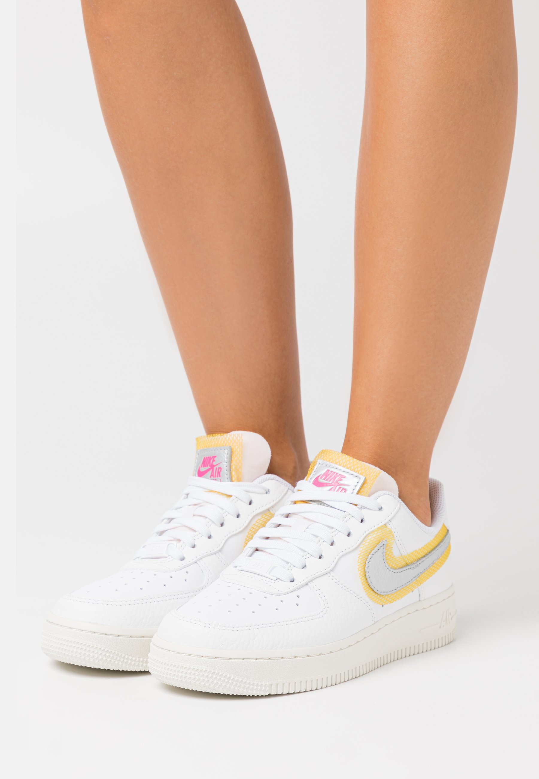 Nike Sportswear Air Force 1 Sneaker Low White Metallic Silver University Gold Weiss Zalando De