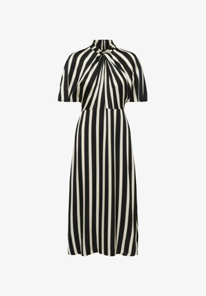 Czarna i kremowa sukienka w paski z wysokim kołnierzem i krótkimi rękawami. Tkanina jest gładka, z skręconym detalem z przodu i zwiewną spódnicą.