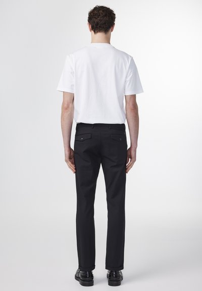 NN.07 Chino - black