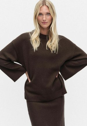 Stickad tröja - brown