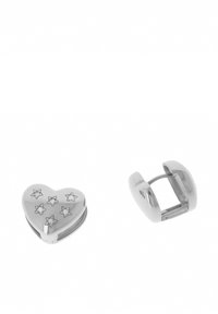 Srebrna zapięcie w kształcie serca z wzorem gwiazd i małymi przezroczystymi kamieniami, połączone z metalową prostokątną klamrą, oba błyszczące i gładkie.