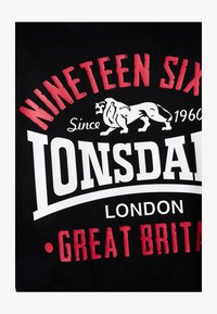 Valitud, black red white