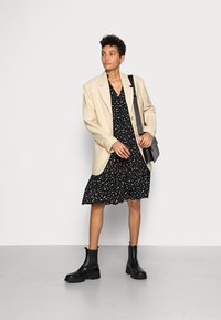 Saint Tropez EDASZ - Vestido de dia - black floral