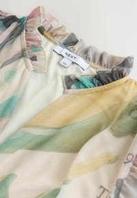 Ikke valgt, ecru floral