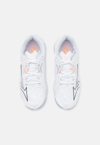 Mizuno WAVE LIGHTNING Z8 - Chaussures de volley - white/halogenblue/peachparfait