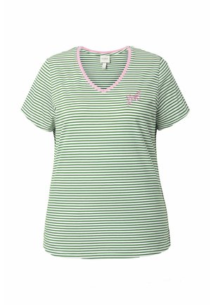 Dames top met korte mouwen en V-hals, met groene en witte horizontale strepen, roze bies en een klein roze vlinderdetail op de borst.