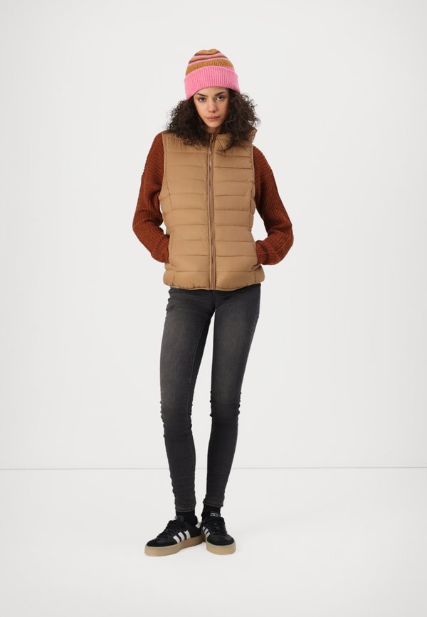 ONLNEWTAHOE HOOD - Waistcoat - toasted coconut4