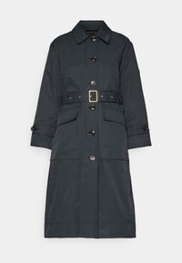 Long trench-coat noir avec col, fermeture à boutons sur le devant, ceinture avec boucle, brides aux poignets et deux grandes poches avant.