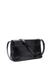 Borsa a tracolla nera in pelle con finitura liscia, forma rettangolare, lunga tracolla e dettaglio di cucitura sottile lungo la parte superiore.