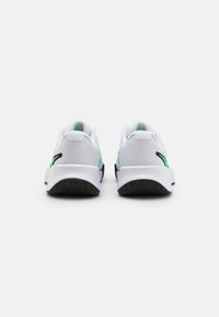 Nike Performance ZOOM GP CHALLENGE PRO HC - Tennissko til multicourt - white/poison green/black