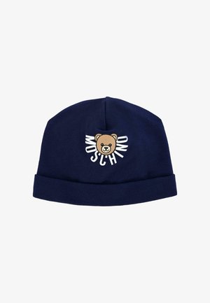 Berretto girocollo blu navy con risvolto, caratterizzato da una grafica di un orso e il testo "Moschino" in bianco. Tessuto morbido, design casual e materiale leggero.