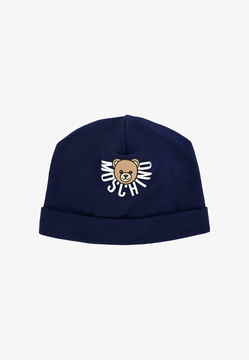 Berretto girocollo blu navy con risvolto, caratterizzato da una grafica di un orso e il testo "Moschino" in bianco. Tessuto morbido, design casual e materiale leggero.