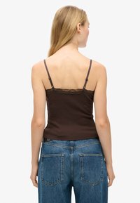 Superdry & Co ESSENTIAL brązowy