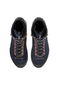 Scarpe high-top in suede navy con accenti neri, caratterizzate da lacci grigi e dettagli in rame, collo testurizzato e suole in gomma per una migliore aderenza.