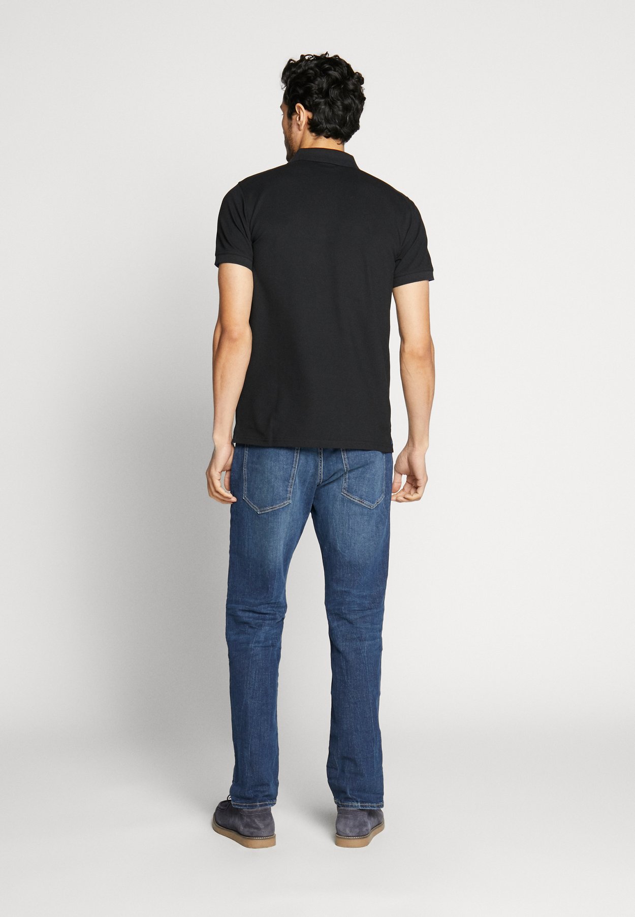 CONTRAST COLLAR RUGGER