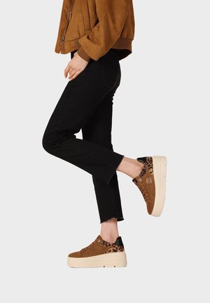 Queen Helena, X35-11 - Sneakers basse - cammello