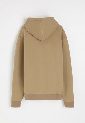 Brązowa bluza z kapturem o luźnym kroju, ze ściągaczami przy mankietach i u dołu. Miękka tekstura, z gładkim tyłem, bez grafiki czy metek.