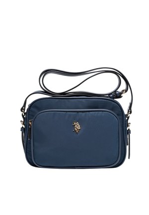 Borsa a tracolla in nylon blu navy con logo dorato, texture liscia, tracolla nera regolabile, tasca esterna e chiusura con zip.
