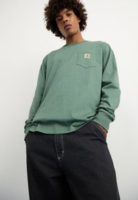 Carhartt WIP POCKET - Hosszú ujjú felső - duck green
