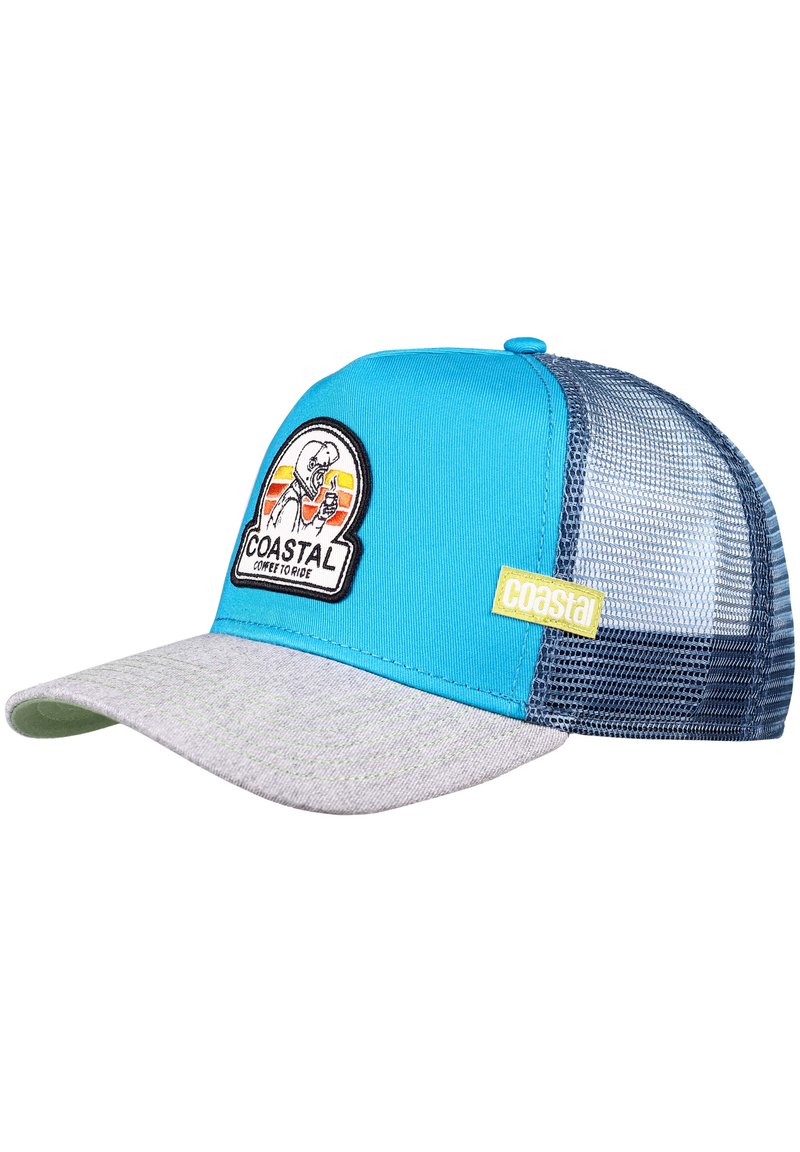 Gorra de camionero azul con visor gris, que presenta un logotipo de oso bordado y texto. Paneles laterales de malla, ajuste ajustable y una etiqueta amarilla brillante.