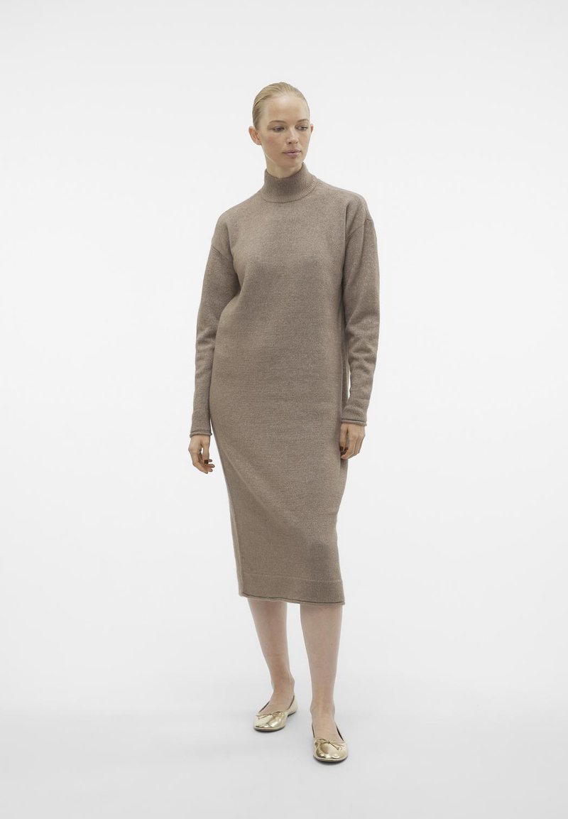 Vero Moda VMKADEN HIGHNECK CALF DRESS - Φόρεμα-πουλόβερ - brown lentil detail/melange