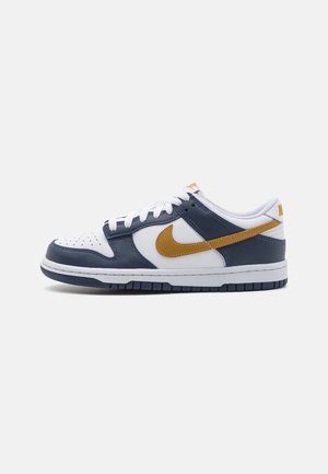 Sneakers - white